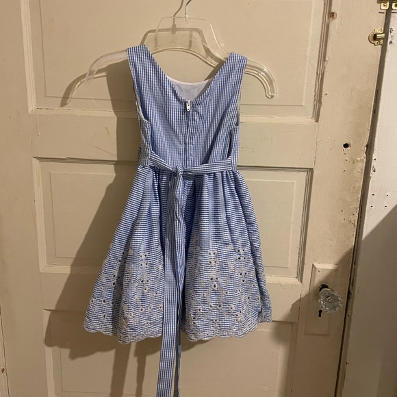 Girls dress. Perfect for a picnic or Sunday services - Picture 2 of 5